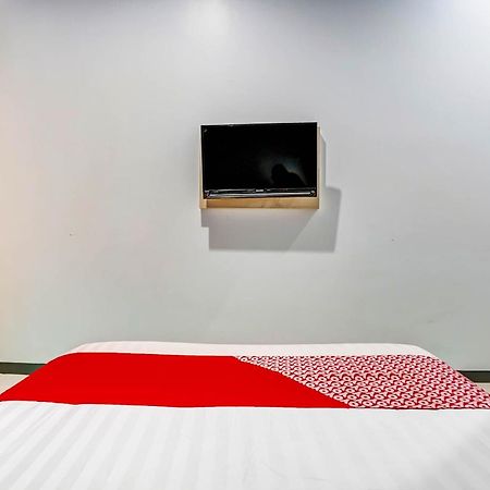 Oyo 90891 Parang Kusumo Residence Krembangan エクステリア 写真