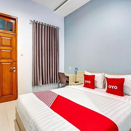 Oyo 90891 Parang Kusumo Residence Krembangan エクステリア 写真