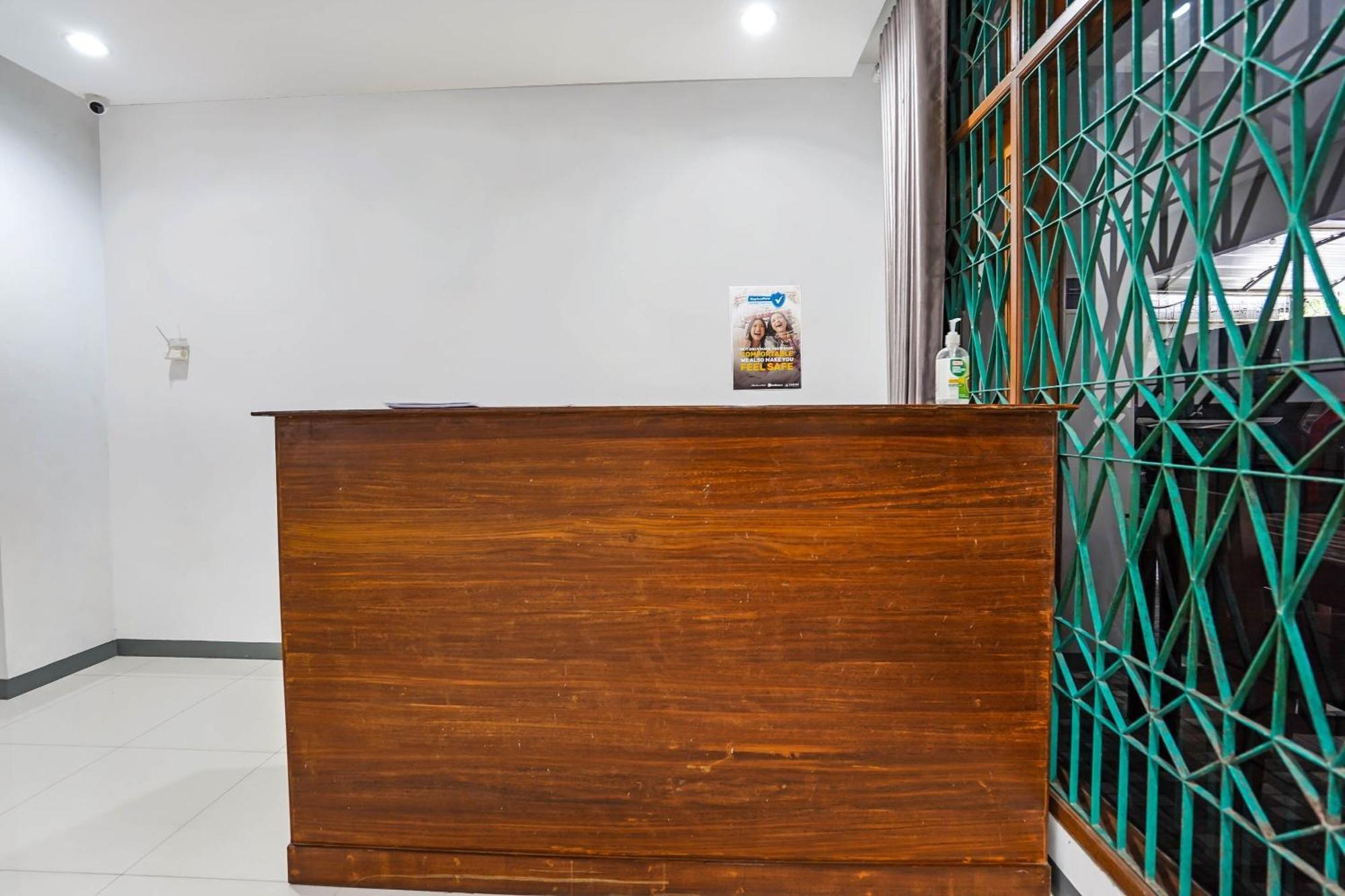 Oyo 90891 Parang Kusumo Residence Krembangan エクステリア 写真