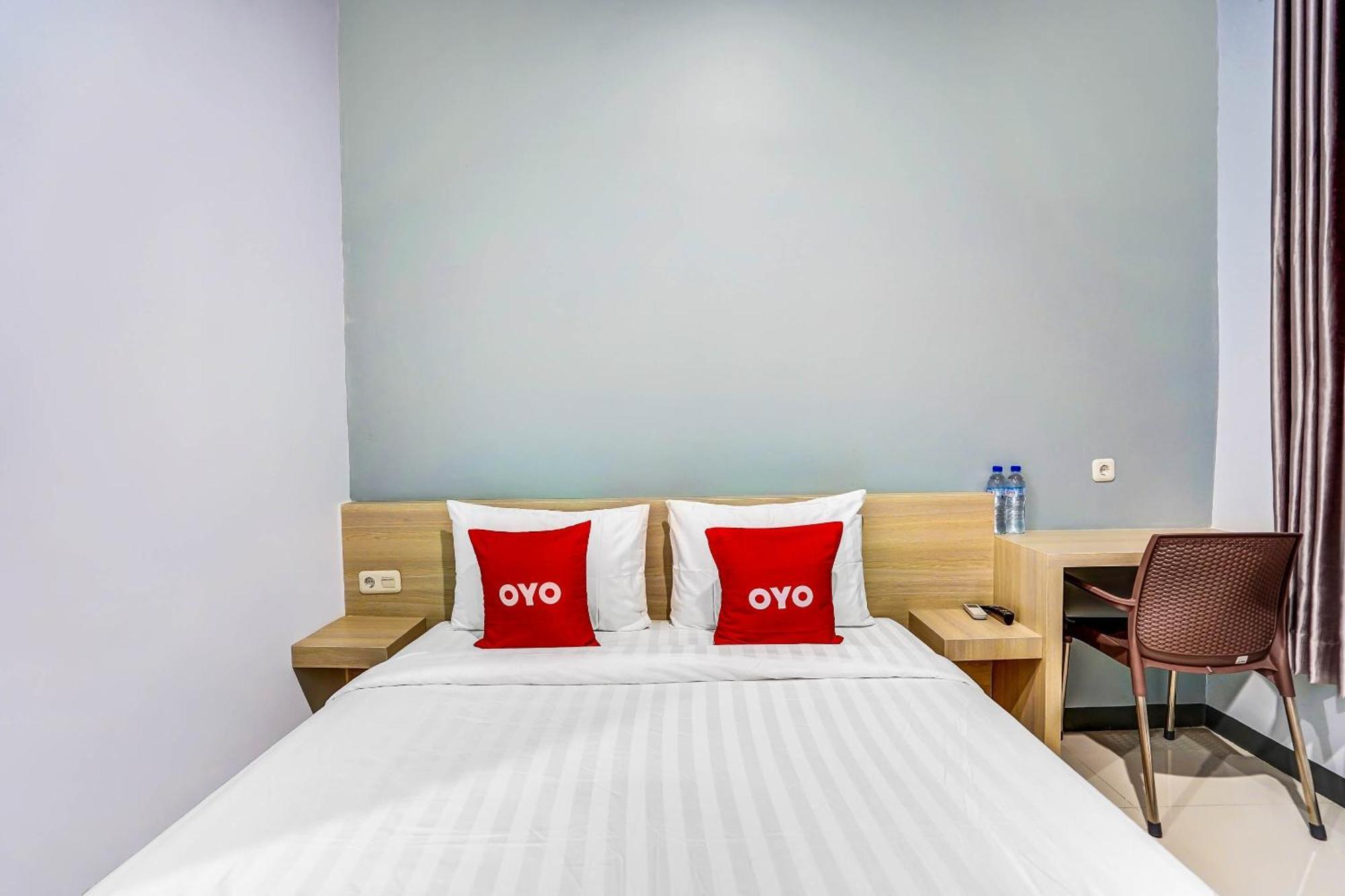 Oyo 90891 Parang Kusumo Residence Krembangan エクステリア 写真