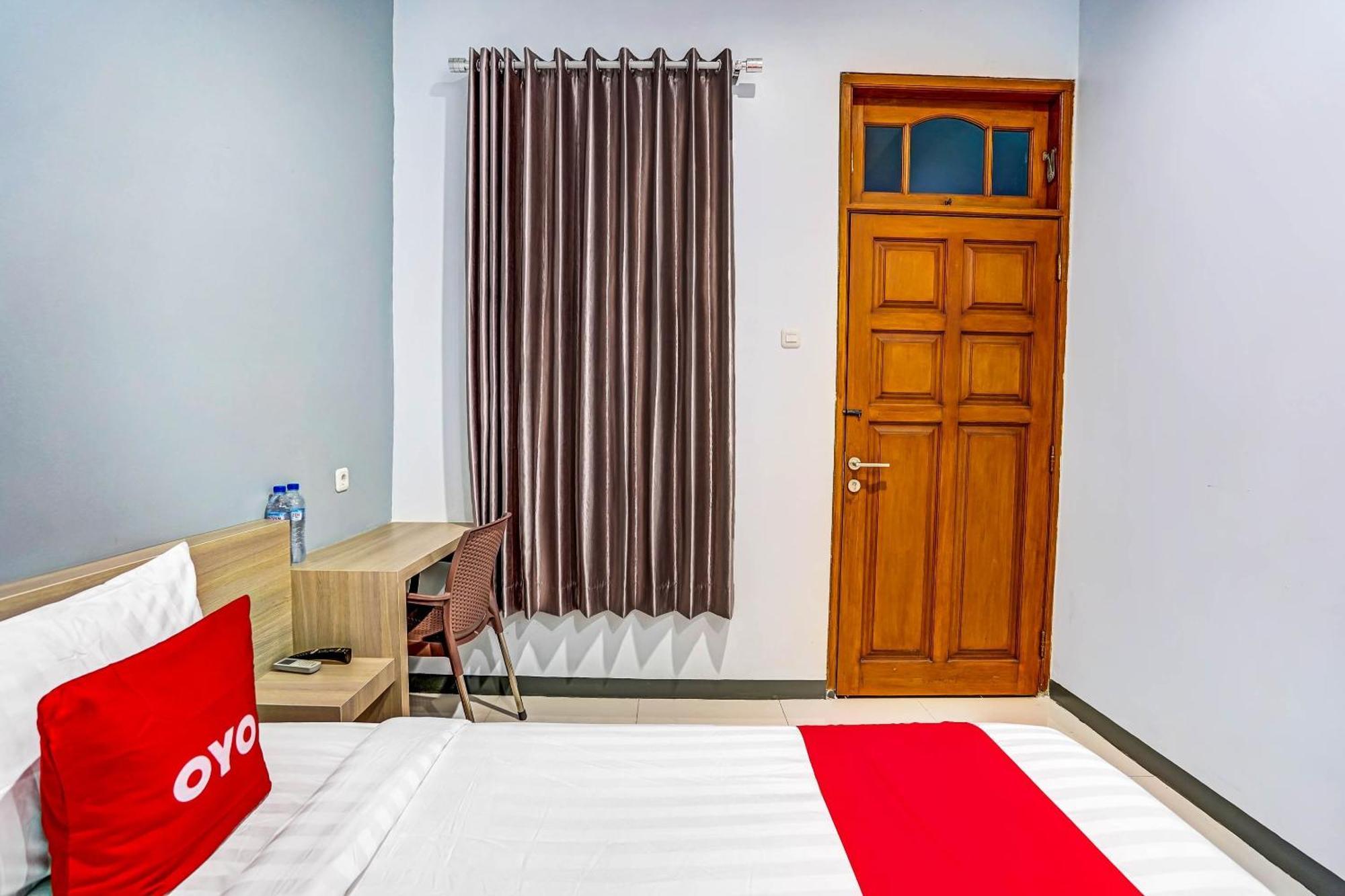 Oyo 90891 Parang Kusumo Residence Krembangan エクステリア 写真