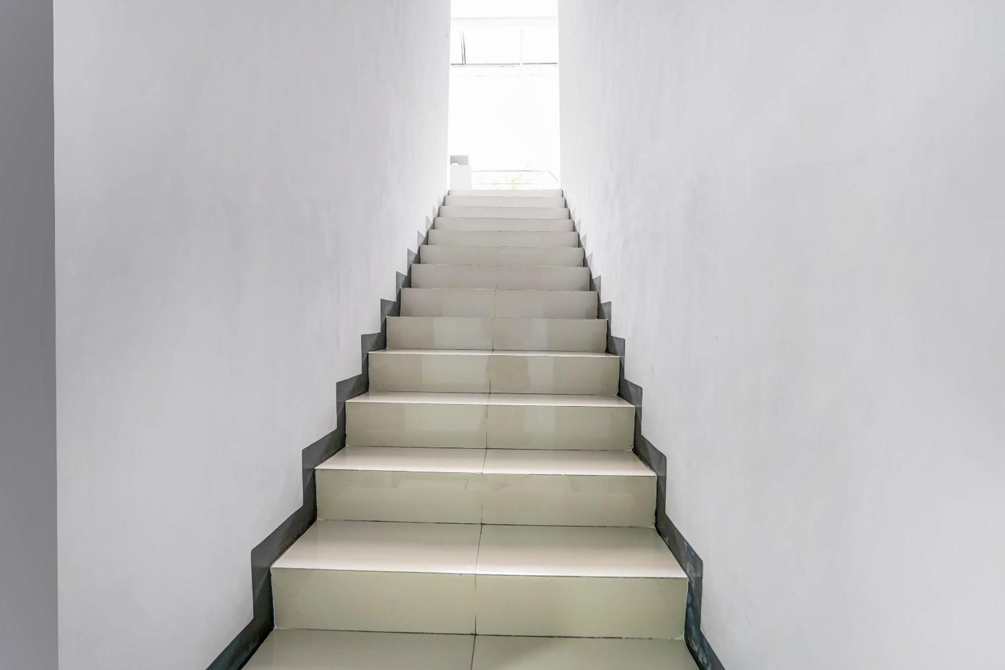 Oyo 90891 Parang Kusumo Residence Krembangan エクステリア 写真