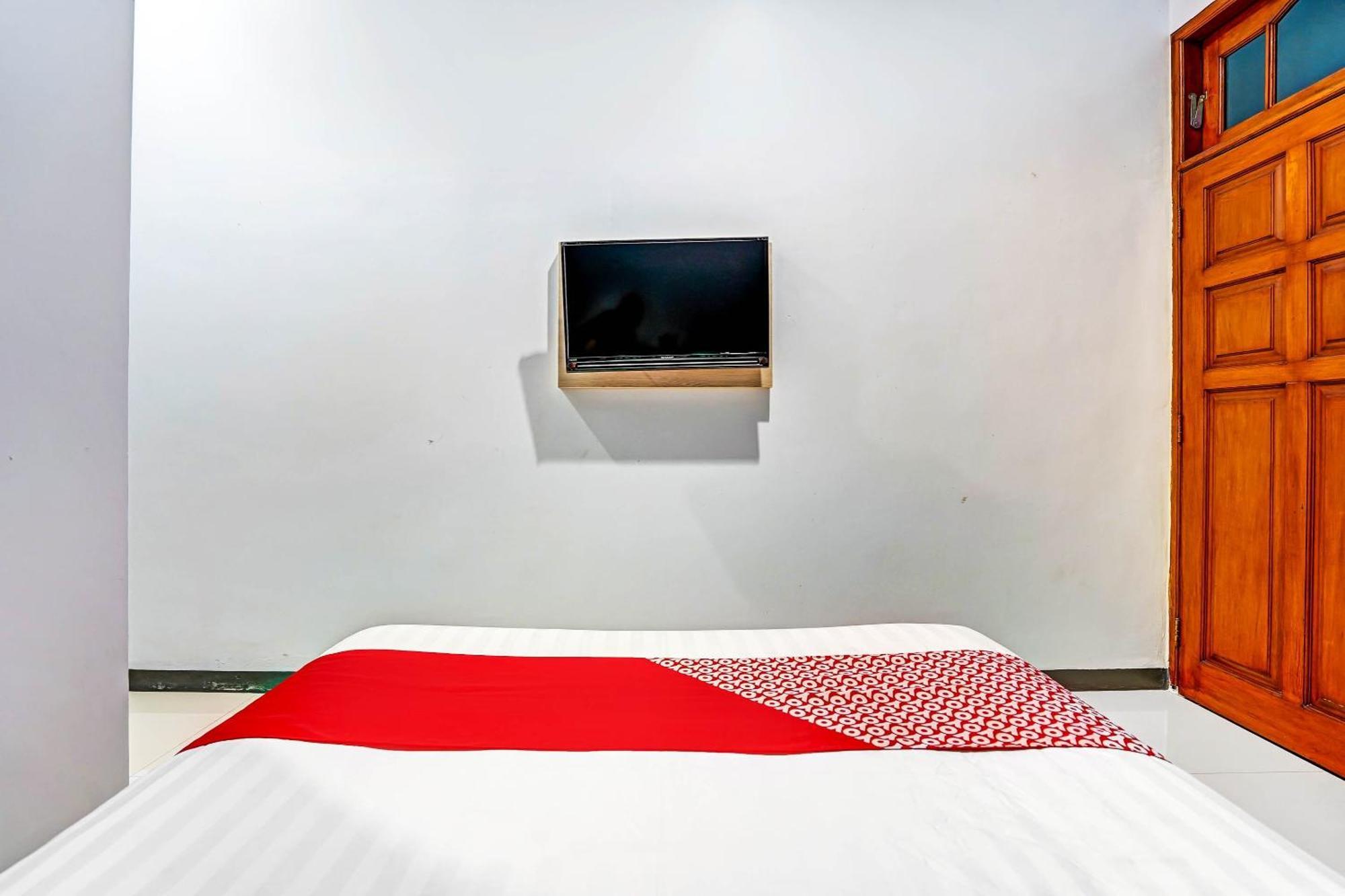 Oyo 90891 Parang Kusumo Residence Krembangan エクステリア 写真