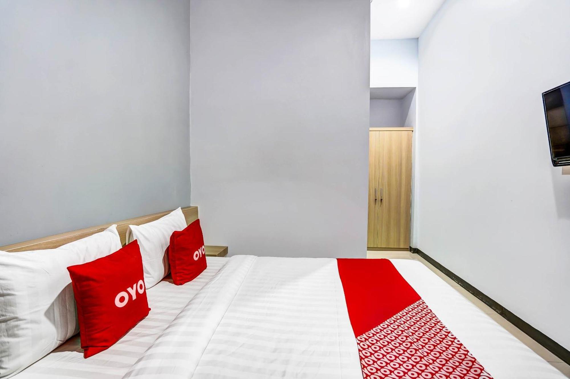 Oyo 90891 Parang Kusumo Residence Krembangan エクステリア 写真