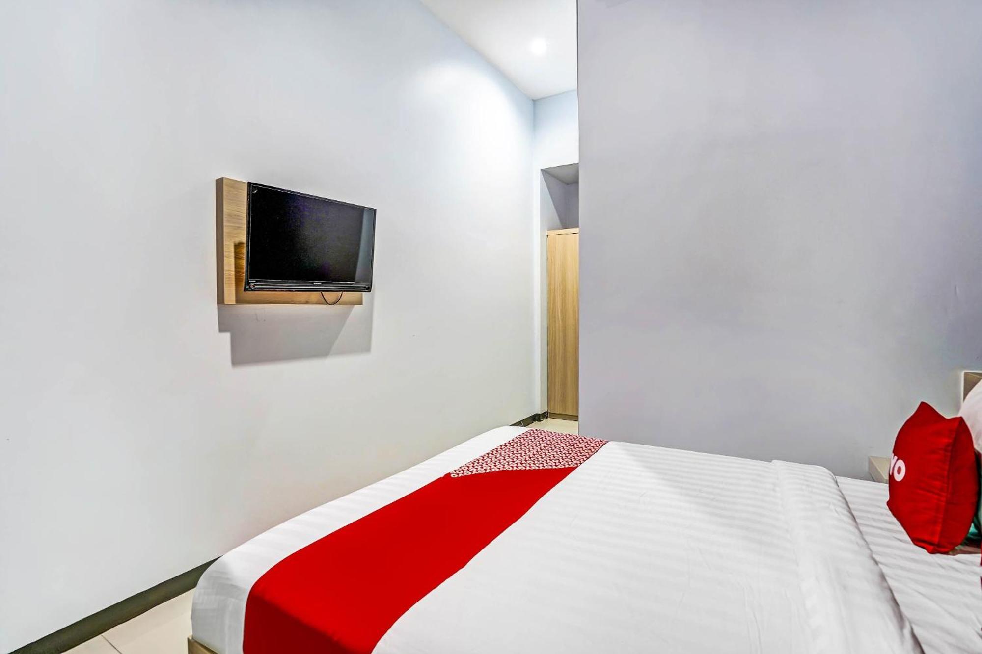 Oyo 90891 Parang Kusumo Residence Krembangan エクステリア 写真