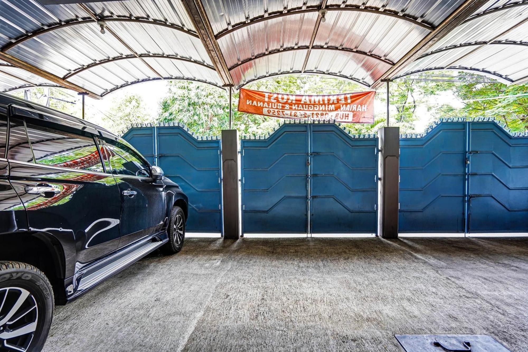 Oyo 90891 Parang Kusumo Residence Krembangan エクステリア 写真