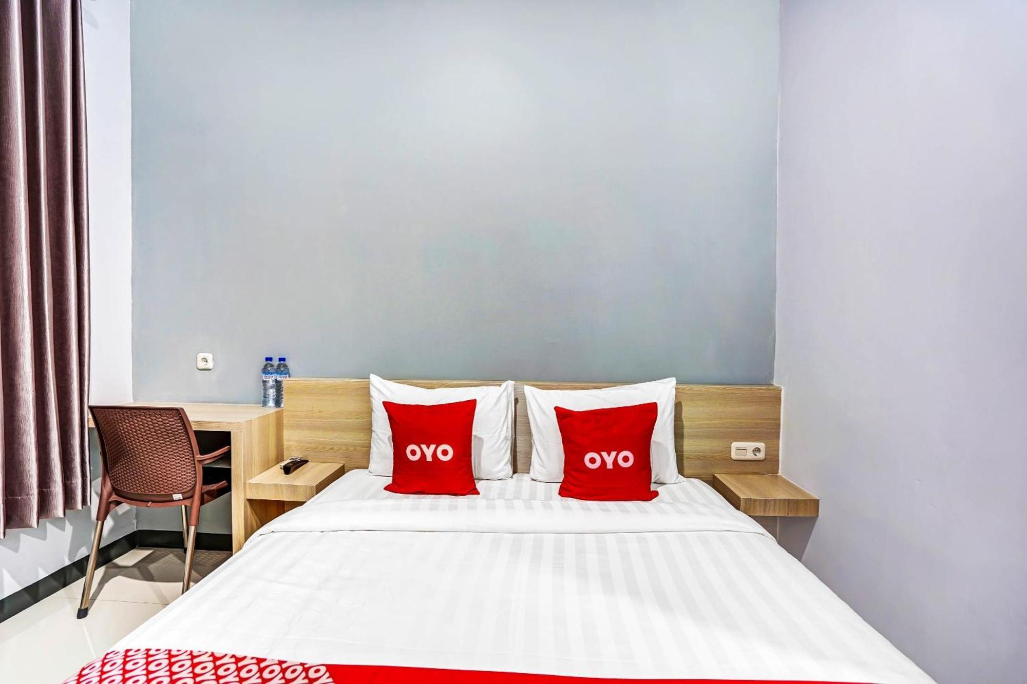 Oyo 90891 Parang Kusumo Residence Krembangan エクステリア 写真