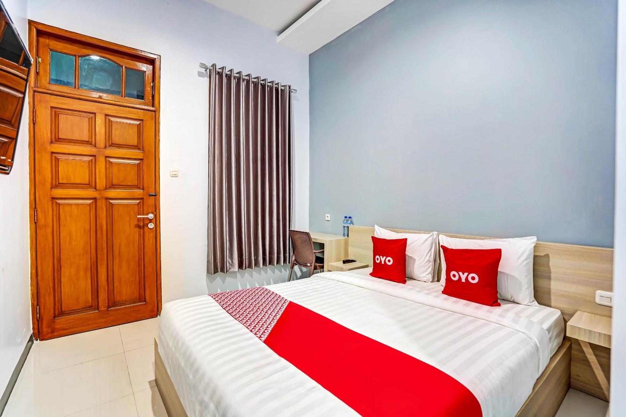 Oyo 90891 Parang Kusumo Residence Krembangan エクステリア 写真