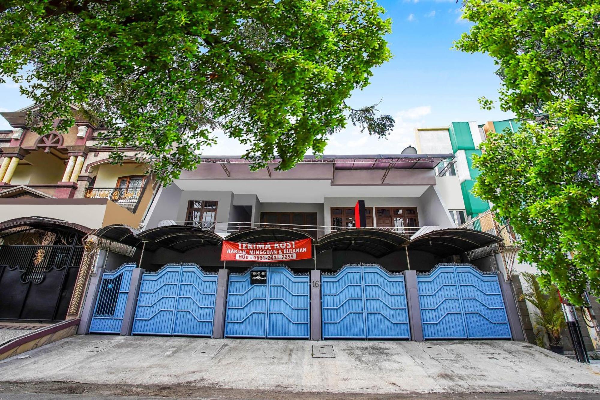 Oyo 90891 Parang Kusumo Residence Krembangan エクステリア 写真