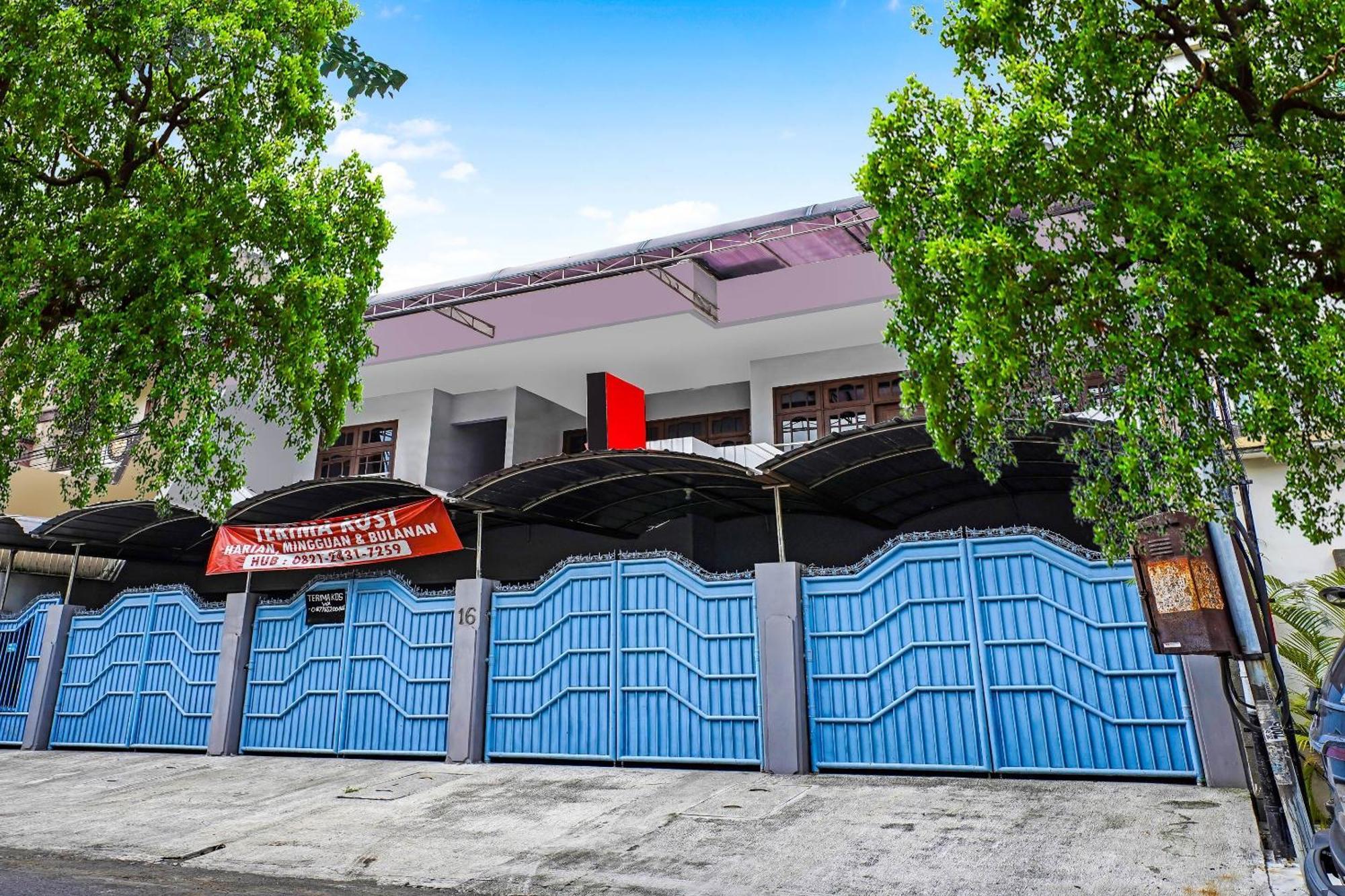 Oyo 90891 Parang Kusumo Residence Krembangan エクステリア 写真